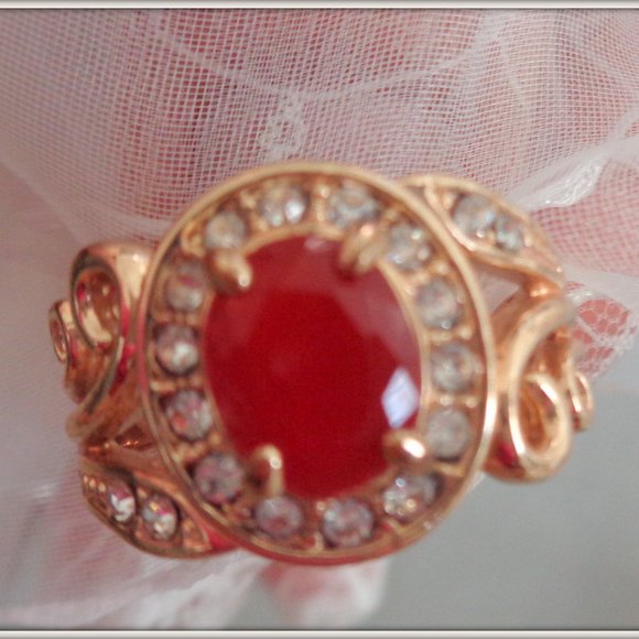 RED RUBY LADYS STUNNING HAND CRAFTED RING SIZE 8 - Picture 3 of 4